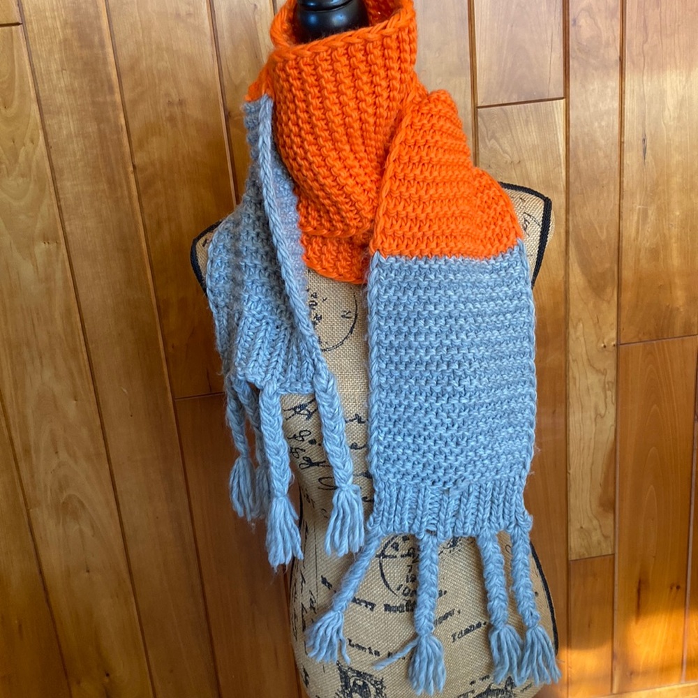 Knitted scarf